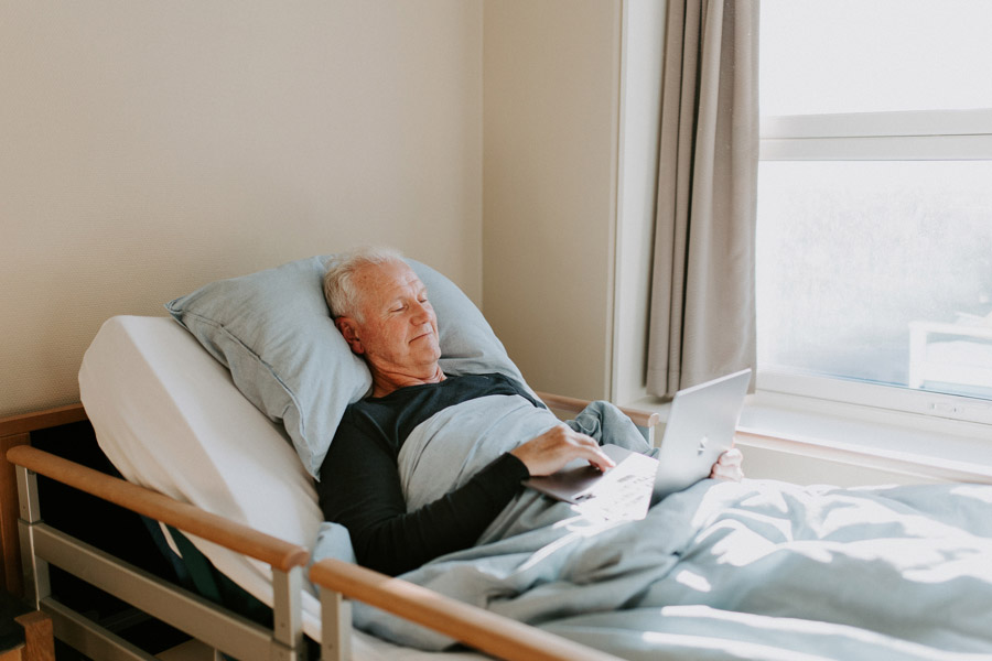 Computer-in-bed